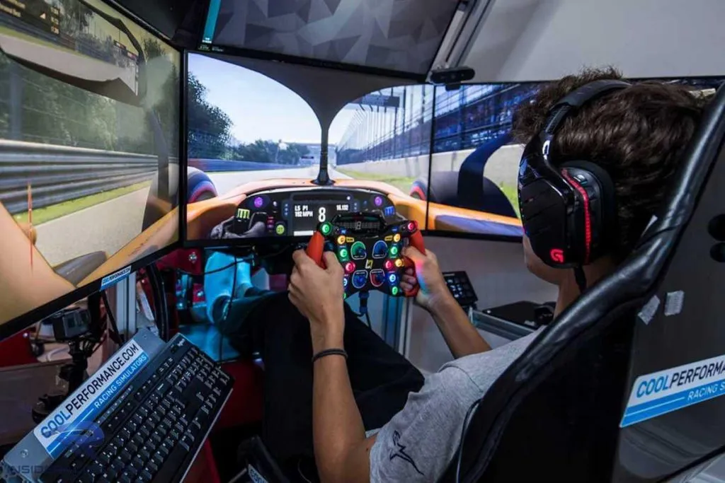 lando-norris-on-his-home-simulator