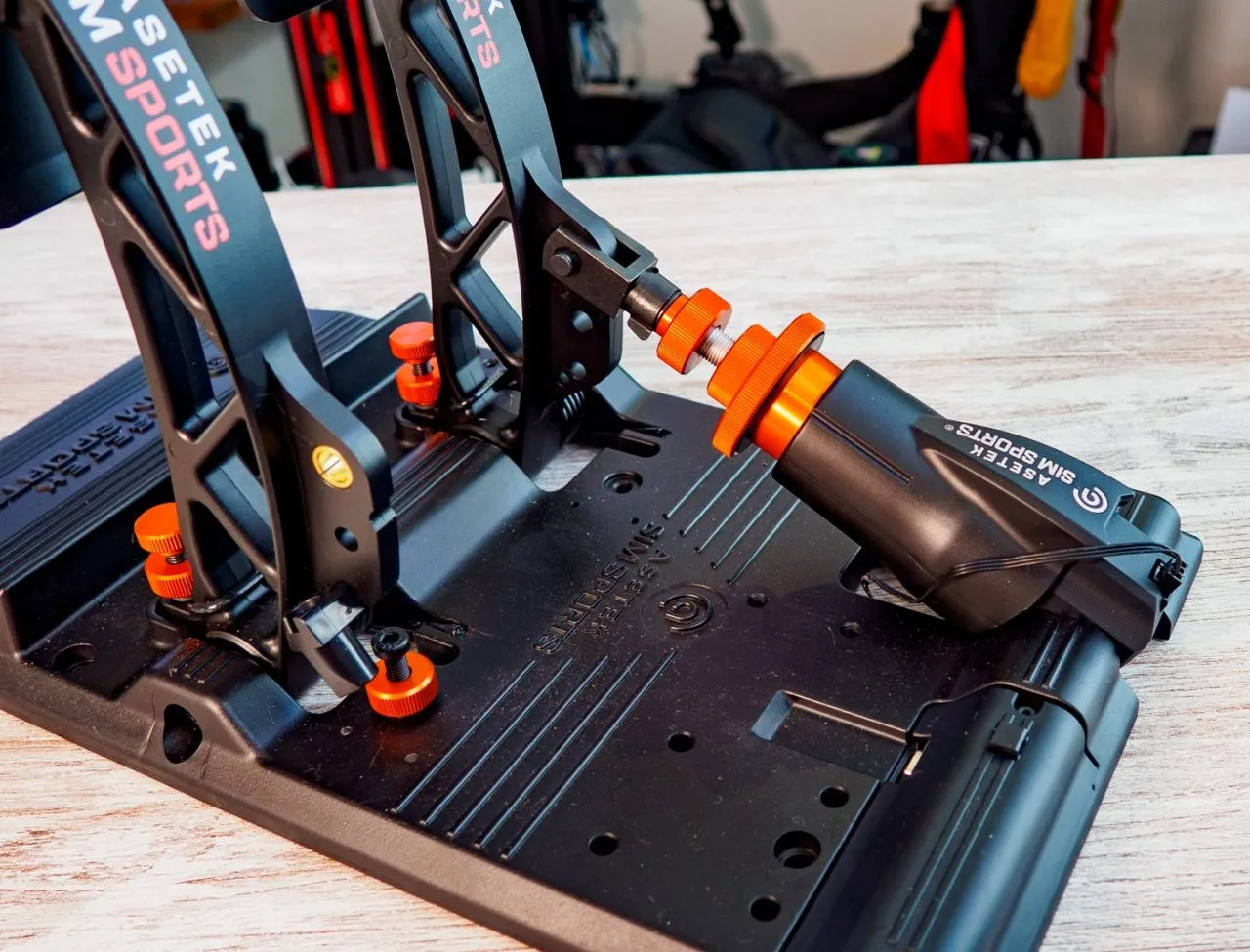 La Prima pedals detail Asetek