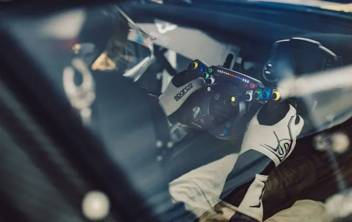 Podium SW Bentley detail 02 600x600@2x