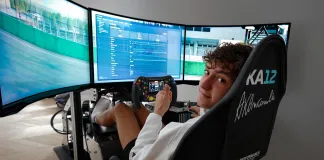 Kimi Thumbs Up Landscape 2
